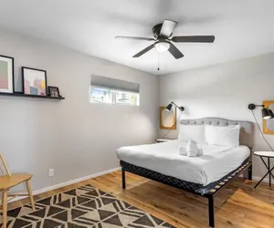 Photo 3 - Fashion Square