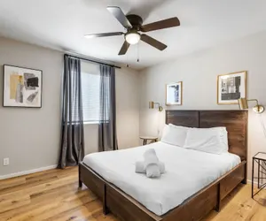 Photo 2 - Fashion Square