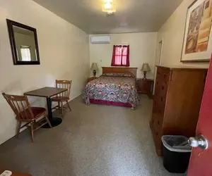 Photo 2 - Sierra Pelona Motel