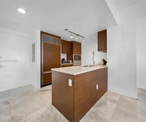 Photo 5 - The Bay Suites - W Miami