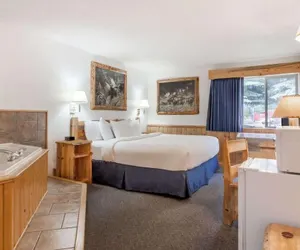 Photo 2 - Sandpoint Inn