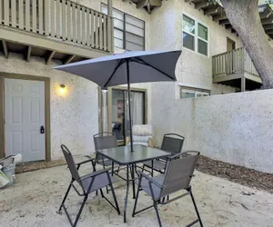 Photo 3 - Central Hilton Head Retreat 2BR Near Beaches