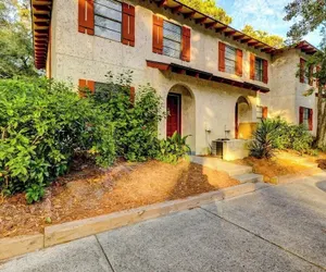 Photo 2 - Hilton Head 2BR Escape w/ Pool & Sofa Bed