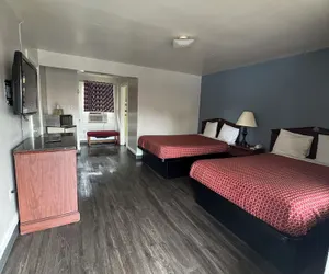 Photo 3 - The Executive Inn