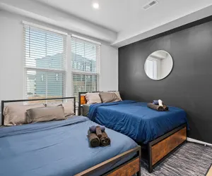 Photo 3 - Luxe King 3BR Townhouse Uptown Charlotte