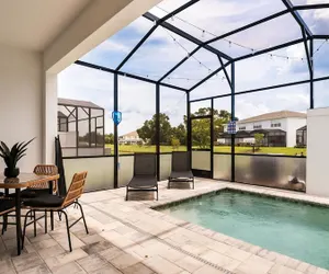 Photo 5 - Contemporary 4BR Townhome With Pool Themed Rooms