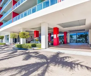 Photo 2 - Modern Beachwalk Apt 805