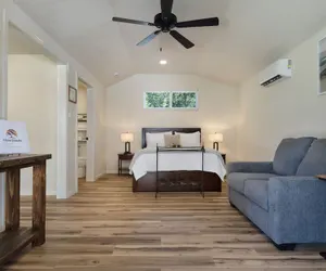 Photo 2 - Kleines Hauschen - Cozy Hideaway 6 min to Downtown