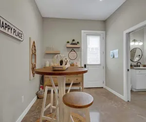 Photo 3 - Pop-2: Hot-tub/close to Main St!