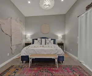 Photo 4 - Pop 1: Hot-tub + Close to Main St