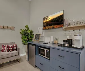 Photo 5 - Pop 1: Hot-tub + Close to Main St