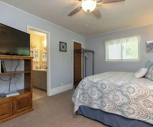 Photo 5 - Lazy Cove Waterfront Getaway on Lake Lbj!