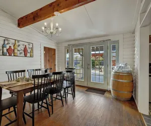 Photo 4 - Victorian Escape-pool & Hot Tub!