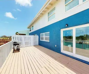 Photo 4 - Cozy Waterfront With Deck