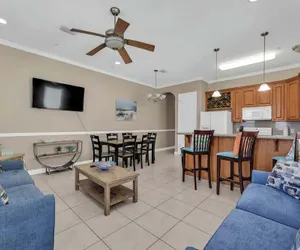 Photo 5 - Lovely Beach and Pool Condo