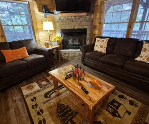 Photo 5 - Black Bear Retreat 2 Beds! 2 Bedroom Cabin