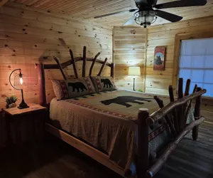 Photo 2 - Black Bear Retreat 2 Beds! 2 Bedroom Cabin