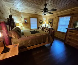 Photo 3 - Black Bear Retreat 2 Beds! 2 Bedroom Cabin