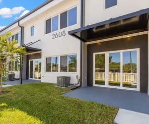 Photo 3 - NEW Casa Cielo - Gorgeous Newly Built Tampa Home