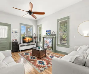 Photo 5 - NEW Lakeland Landing Cute Bungalow by Downtown