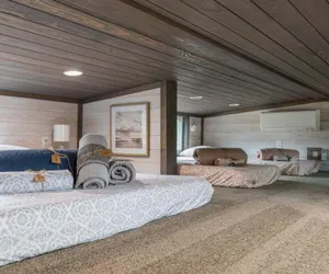 Photo 2 - Salt & Pepper