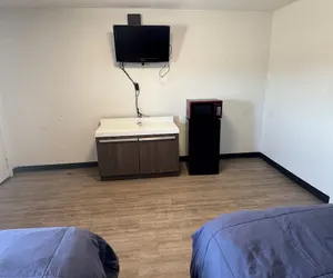 Photo 4 - Classic Inn Motel