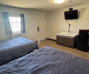 Photo 2 - Classic Inn Motel