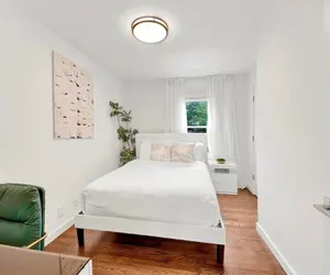 Photo 3 - Modern Comfort in the Heart of NYC