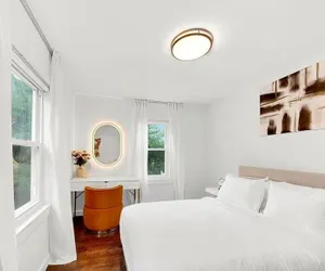 Photo 5 - Modern Comfort in the Heart of NYC