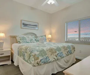 Photo 3 - Bayview Sunsets Gym HOT TUB Pool BBQ RUM Bar