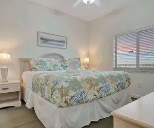 Photo 5 - Bayview Sunsets Gym HOT TUB Pool BBQ RUM Bar