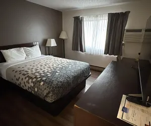 Photo 2 - Heritage Inn