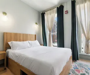 Photo 5 - The Duke Hotel