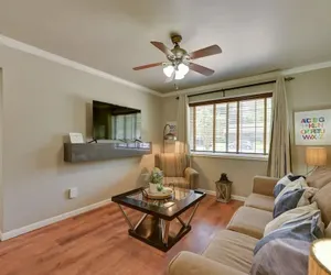 Photo 2 - The Homestead Luxury-cozy 2BR Apartments Near SFA