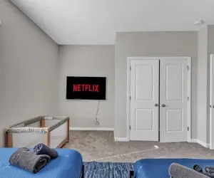 Photo 4 - Upscale King 3BR Townhouse Mins Downtown