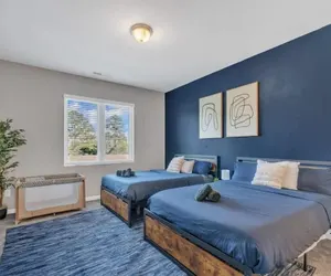 Photo 3 - Upscale King 3BR Townhouse Mins Downtown