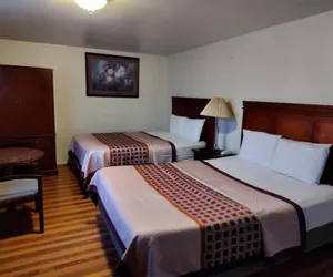 Photo 3 - Shamrock Motel