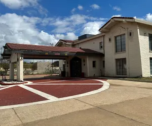 Photo 2 - Super 8 By Wyndham Nacogdoches Near University