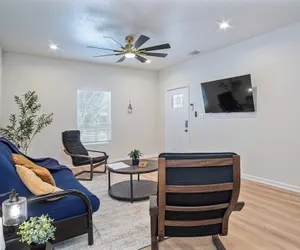 Photo 5 - Unwind in Style 4BR 2BA Quick Access to Downtown