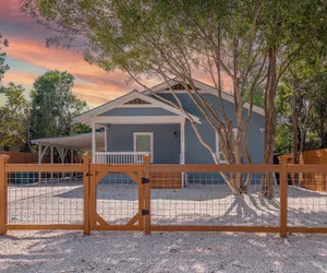 Photo 2 - Unwind in Style 4BR 2BA Quick Access to Downtown