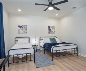 Photo 4 - Unwind in Style 4br/2ba Quick Access to Downtown!