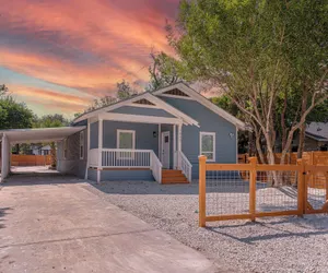 Photo 2 - Unwind in Style 4br/2ba Quick Access to Downtown!