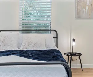 Photo 5 - Unwind in Style 4br/2ba Quick Access to Downtown!