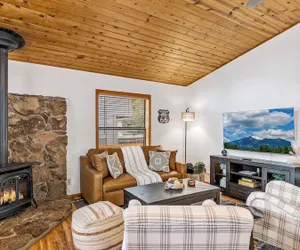 Photo 2 - Kiowa Cabin Hideaway 6-guest Mins to Dwtn Trails