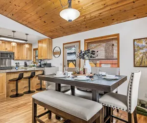 Photo 3 - Kiowa Cabin Hideaway 6-guest Mins to Dwtn Trails