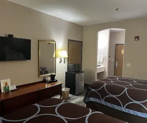 Photo 4 - The Piney Woods Inn