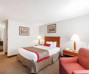 Photo 3 - Iberia House & Suites