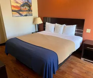 Photo 3 - Budget inn