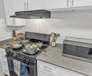 Photo 4 - Upscale 1BR Suite to Downtown Raleigh