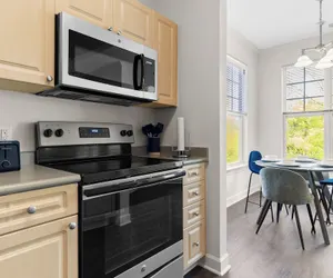 Photo 5 - Upscale King 2BR Suite Downtown Raleigh